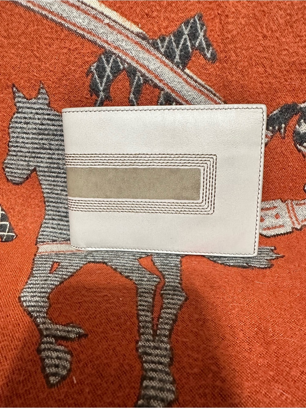 BOTTEG VENETA❤️🌟 COMPACT WALLET UNISEX IN NEUTRAL LIGHT COLOR⭐️